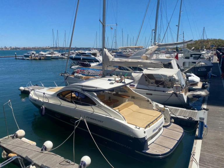 PRIMATIST By Bruno Abbate G41 Aerotopo. jednotlivci a charterové společnosti v Lisabon