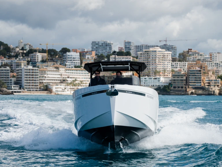 Pronájem Motorová loď De Antonio s licencí