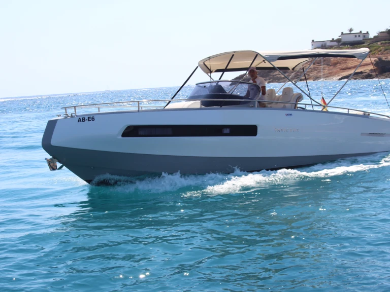 Motorová loď k pronájmu v El Toro za nejlepší cenu