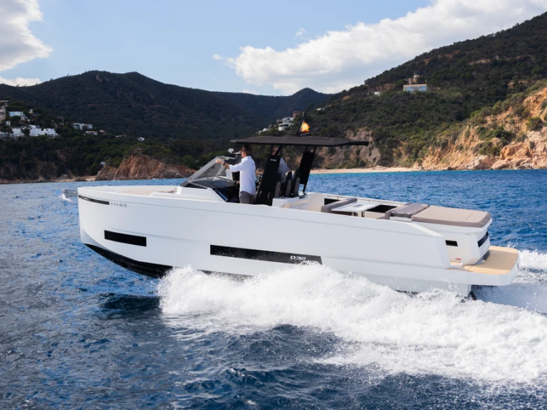 Pronajmout si De Antonio D32 v Marina Botafoch