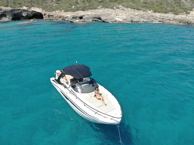 Pronájem lodi Marina Botafoch lákavé ceny Regina 34