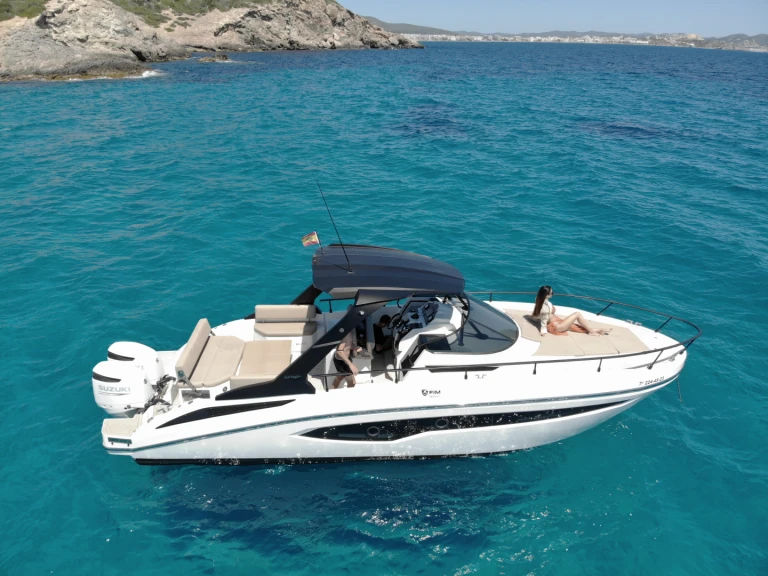Pronájem lodi FIM Regina 34 v Marina Botafoch na Samboatu