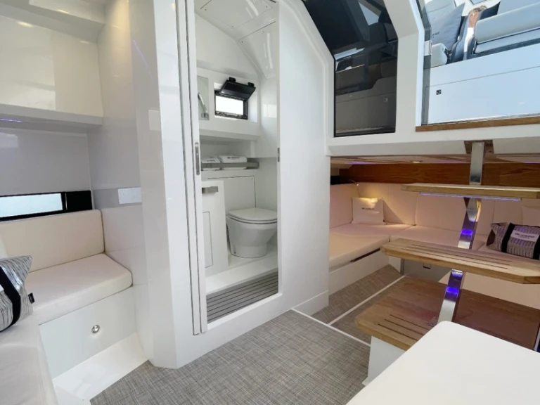 Pronájem Motorová loď v Marina Botafoch -De Antonio d36