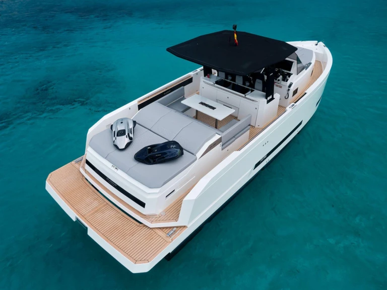 Pronájem lodi De Antonio d36 v Marina Botafoch na Samboatu