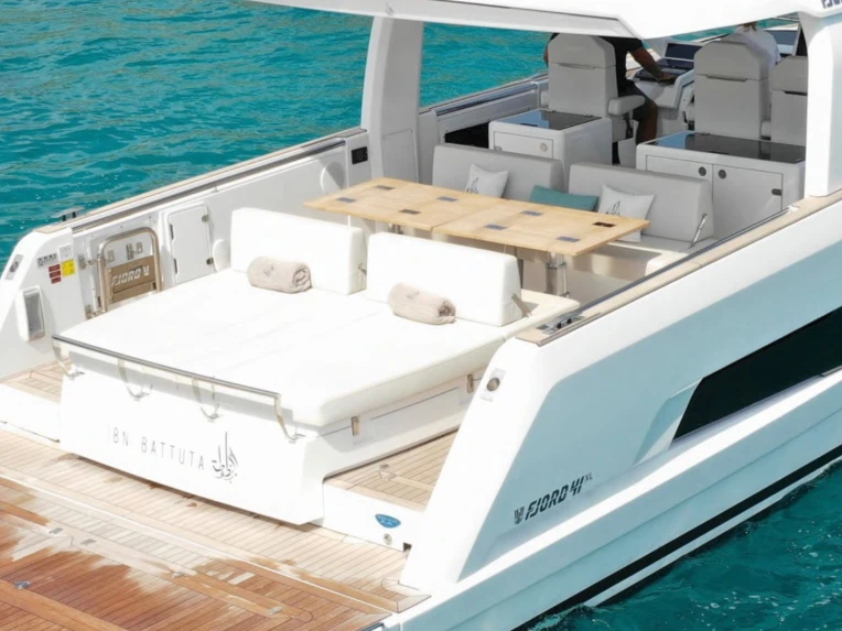 Motorová loď k pronájmu v Santa Eularia des Riu za nejlepší cenu