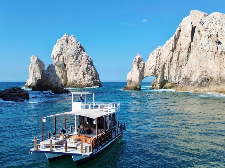 Pronájem Motorová loď Custom Made s licencí