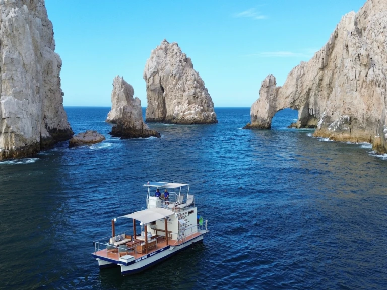 Pronájem Motorová loď Custom Made s licencí