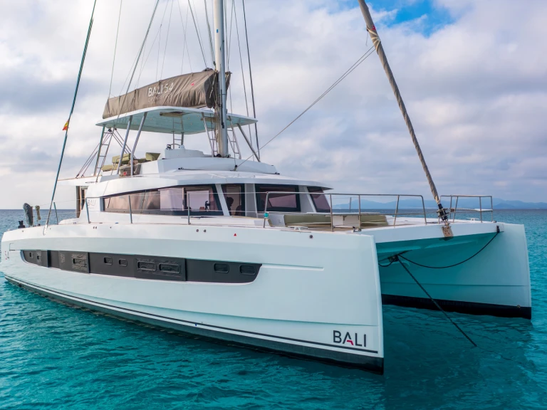 Pronajmout si Bali Bali 5.4 v Ibiza Town
