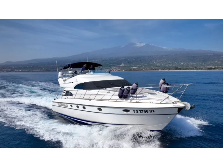 Pronájem lodi Fairline Fairline 55 Fly v Milazzo na Samboatu