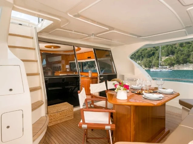 Pronájem Jachta Fairline s licencí
