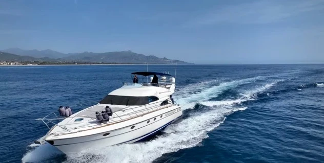 Pronajmout Motorová loď se skipperem či ne Fairline v Milazzo