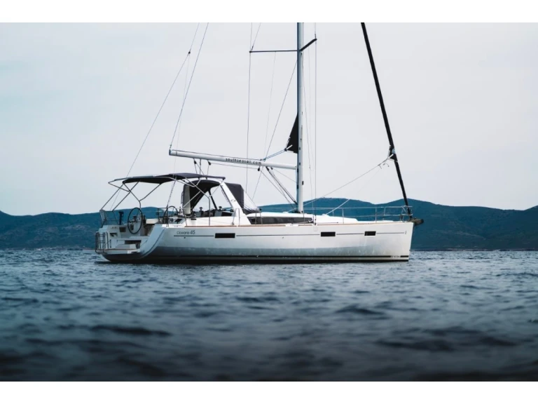 Pronájem lodi Bénéteau Oceanis 45 v Cagliari na Samboatu