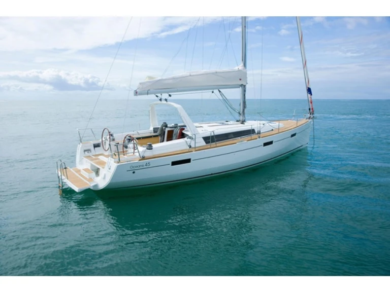 Pronajmout Plachetnice se skipperem či ne Bénéteau v Cagliari