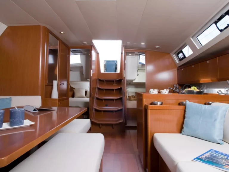 Pronájem Plachetnice Bénéteau s licencí