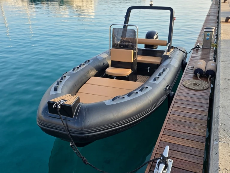 Pronájem lodi artboat RIB 500 v Portoferraio Port na Samboatu