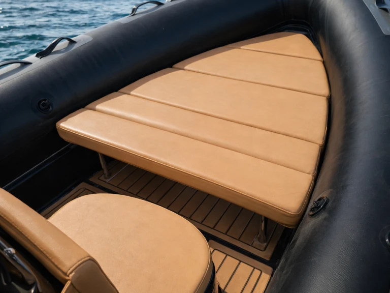 Pronájem Polotuhá loď artboat s licencí