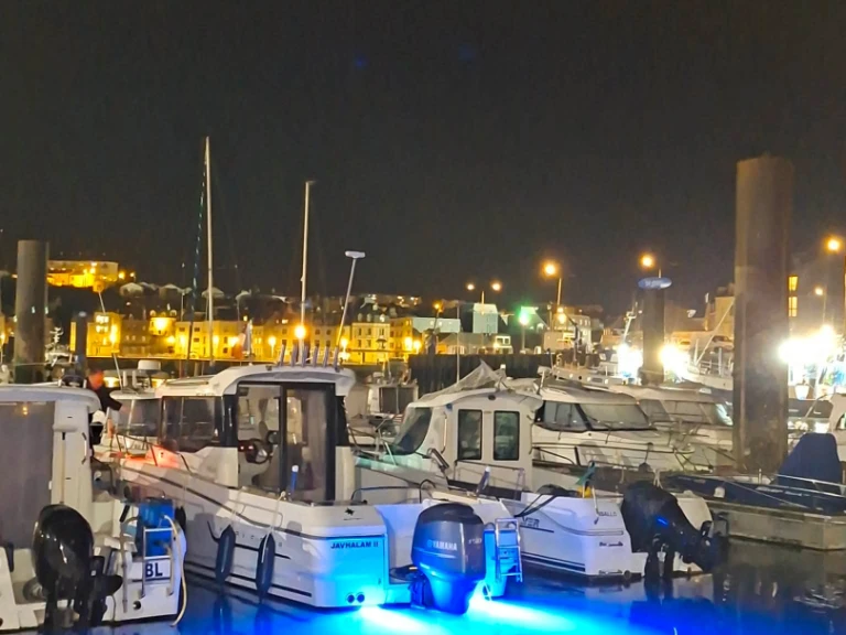 Jeanneau Merry Fisher 695 Marlin jednotlivci a charterové společnosti v Dieppe