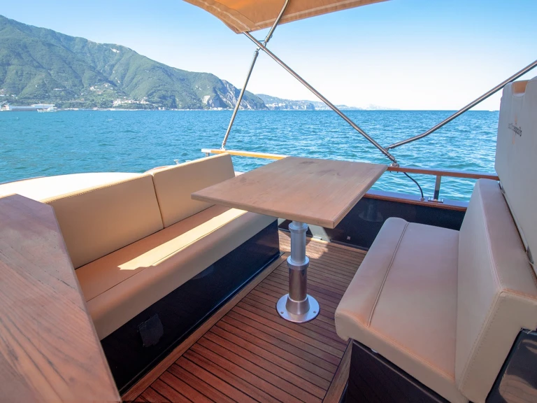 Pronájem Motorová loď Nautica Esposito s licencí