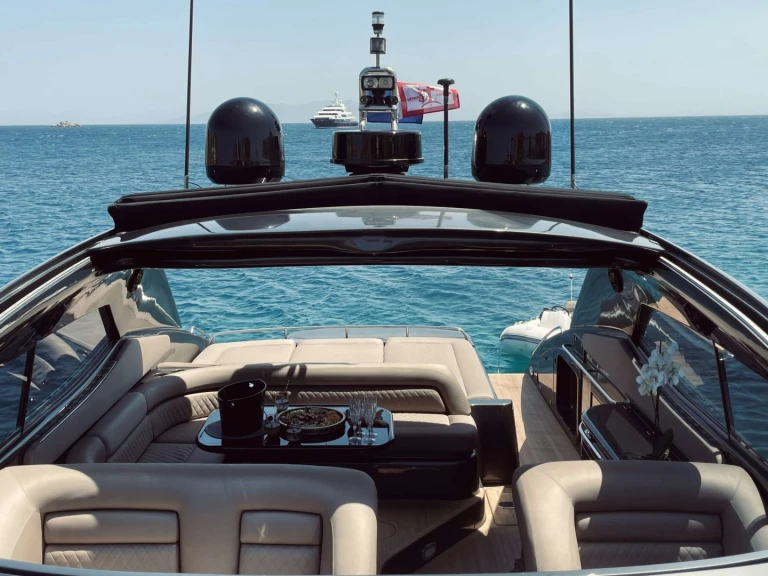 Sunseeker 007 jednotlivci a charterové společnosti v Piraeus