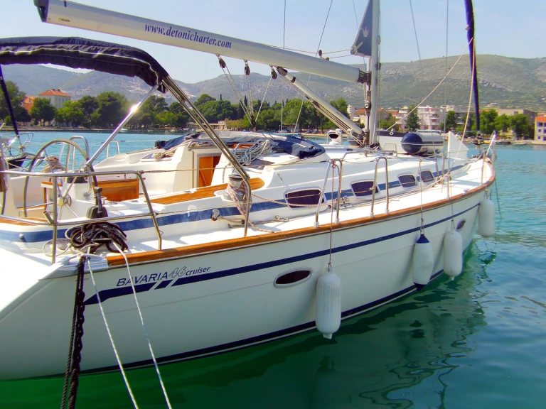 Pronajmout si Bavaria Cruiser 46 v Trogir