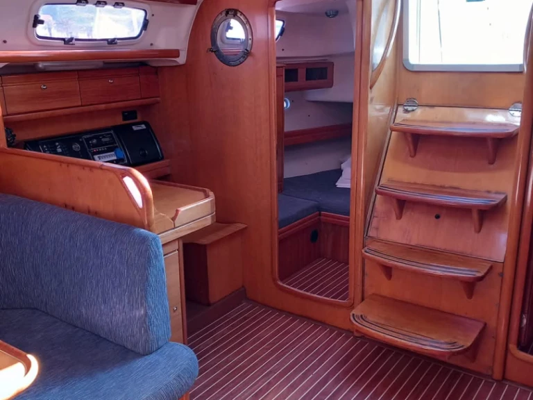 Pronajmout si Bavaria Cruiser 46 v Trogir