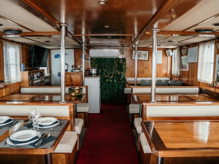 Pronájem Motorová loď Betina s licencí