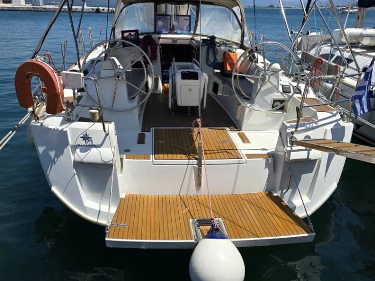 Pronajmout si Jeanneau Sun Odyssey 469 v Alimos