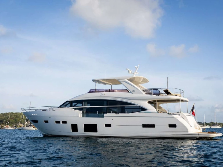 Pronajmout si Princess, UK SORANA II v Saint Raphael