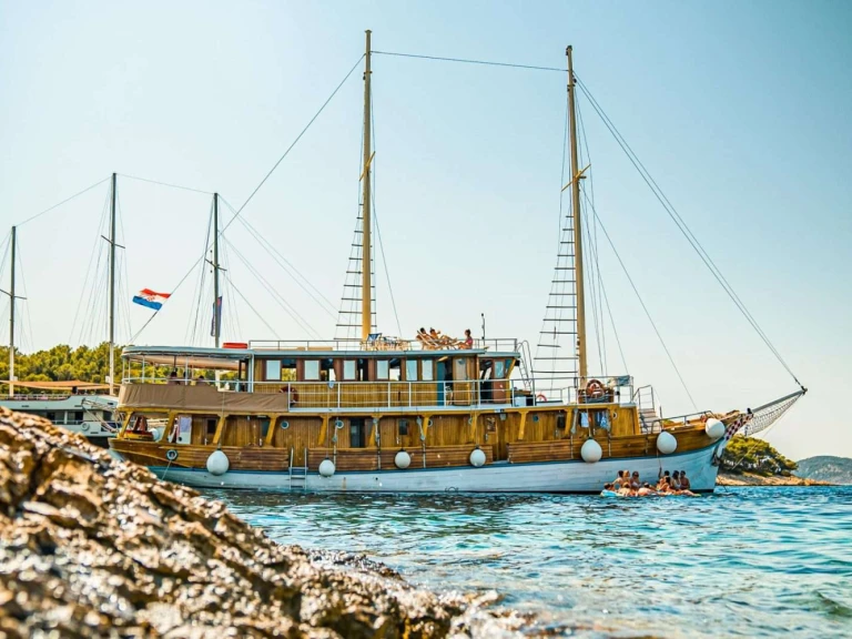 Pronájem lodi Skradin lákavé ceny NOVI DAN