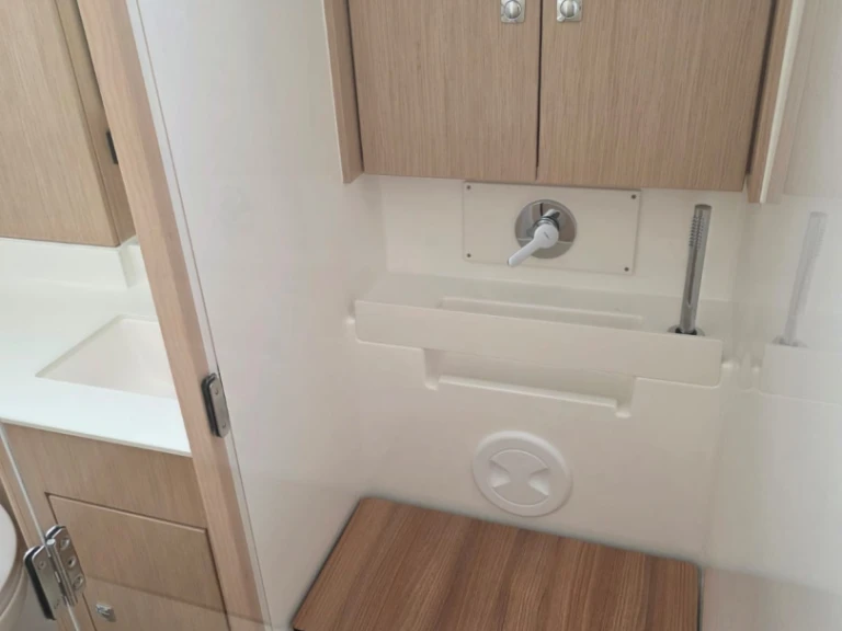 Pronajmout si Bavaria Bavaria C57 v Volos