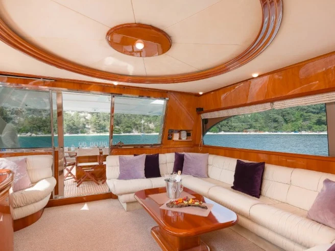 Pronájem Jachta Fairline s licencí