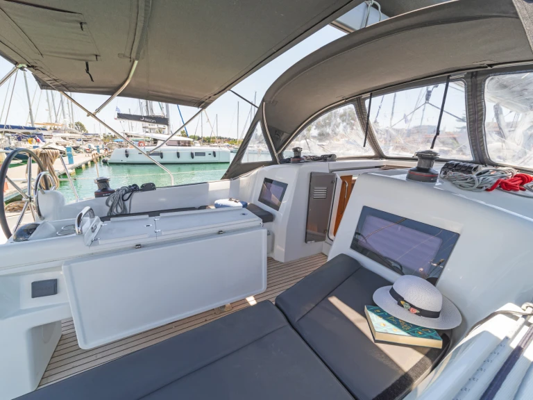 Pronájem lodi Alimos lákavé ceny Sun Odyssey 410