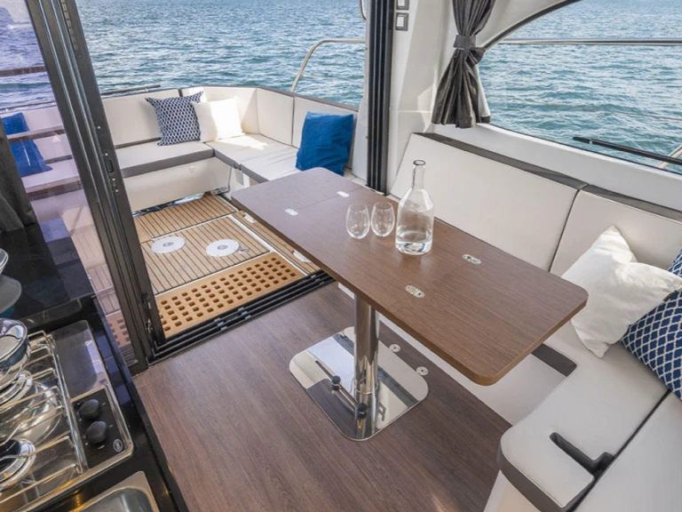 Pronájem lodi Bénéteau Antares 11 FLY v Saint-Mandrier-sur-Mer na Samboatu