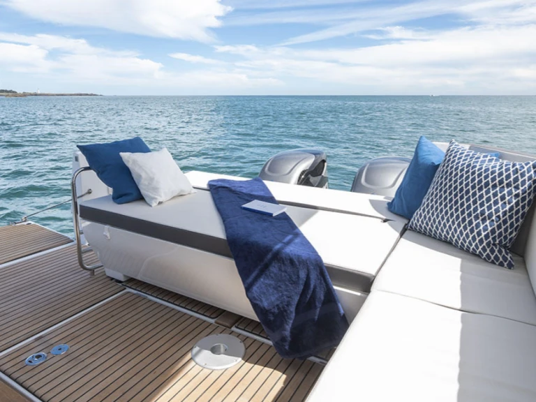 Pronajmout Motorová loď se skipperem či ne Bénéteau v Saint-Mandrier-sur-Mer