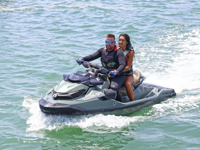 Pronájem Vodní skútr Sea-Doo s licencí