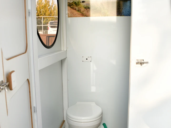 Pronajmout Říční loď se skipperem či ne A v Lübz