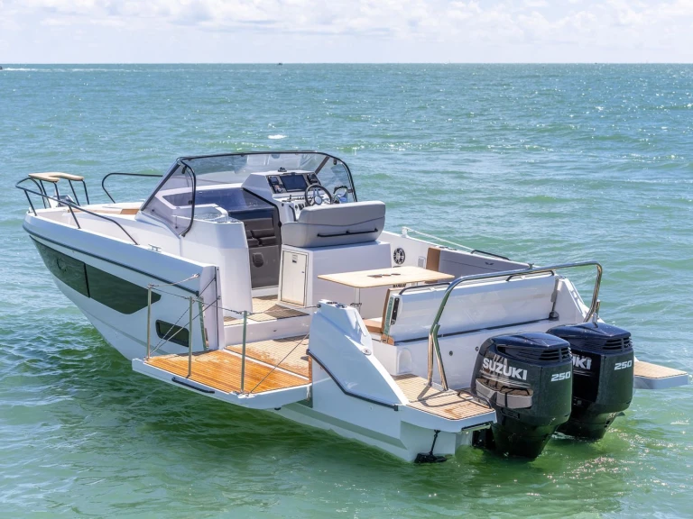 Pronájem lodi Mahon lákavé ceny Flyer 9 Spacedeck Elegance