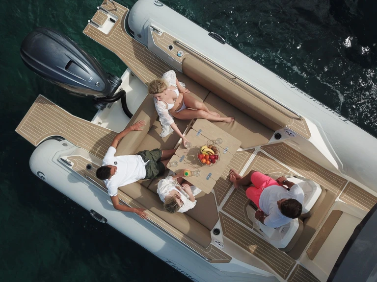 Pronajmout Polotuhá loď se skipperem či ne Capelli v Marine de Sant'Ambrogio