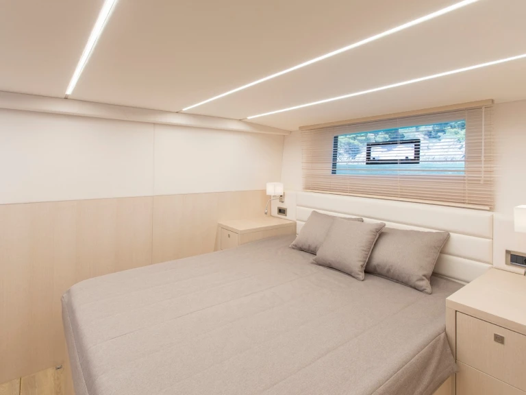 MED YACHT  Med Yacht 52 jednotlivci a charterové společnosti v Marine de Sant'Ambrogio