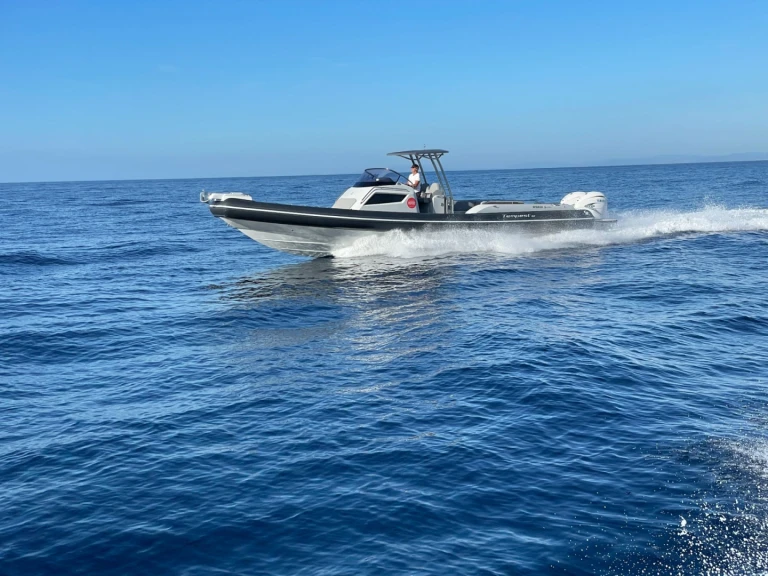 Capelli Tempest 40 jednotlivci a charterové společnosti v Marine de Sant'Ambrogio