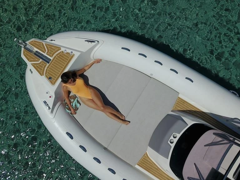 Pronájem Polotuhá loď v Marine de Sant'Ambrogio -Capelli CAPELLI 1000 TEMPEST CC