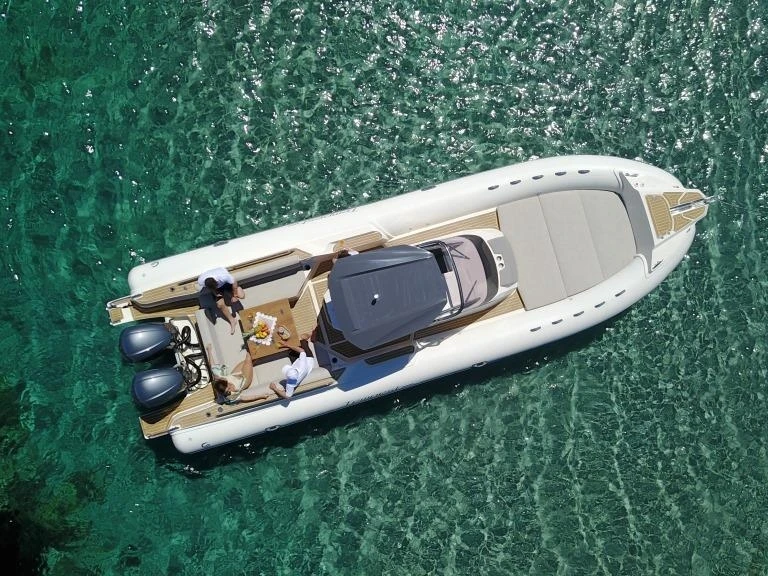 Pronajmout Polotuhá loď se skipperem či ne Capelli v Marine de Sant'Ambrogio