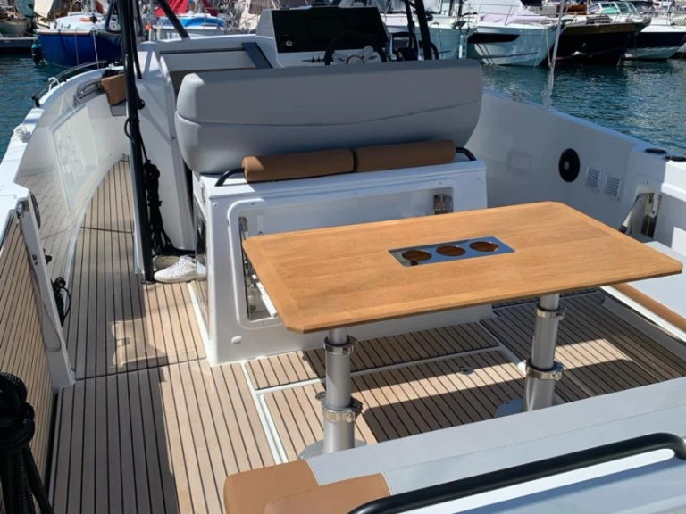 Pronájem lodi Saint Raphael lákavé ceny Flyer 9