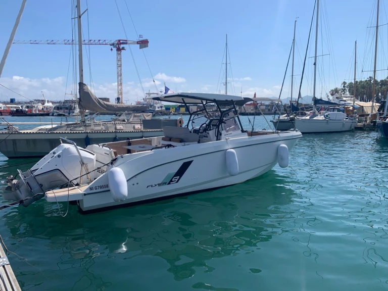 Pronájem Motorová loď v Saint Raphael -Bénéteau Flyer 9