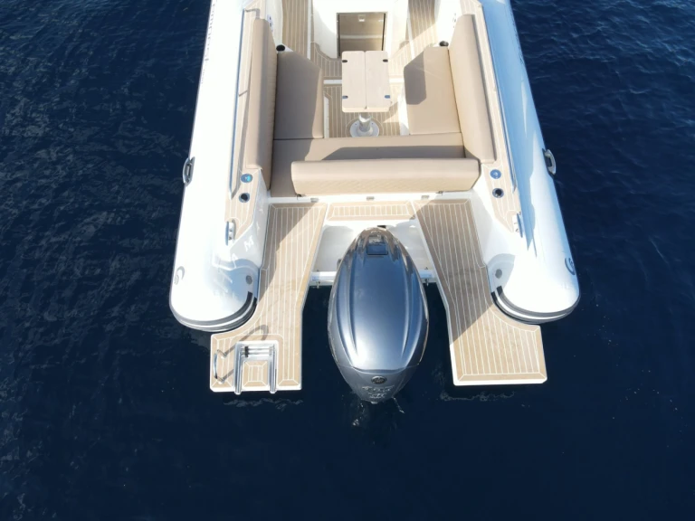 Pronájem Polotuhá loď v Marine de Sant'Ambrogio -Capelli 900 sun