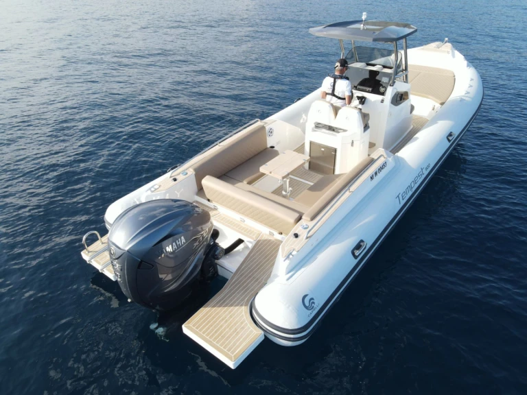 Pronájem Polotuhá loď Capelli s licencí