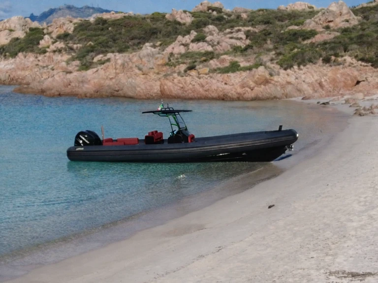 Sea Water Sea Water Phantom 300 jednotlivci a charterové společnosti v Portisco