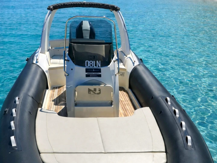 Pronájem Polotuhá loď Nuova Jolly s licencí