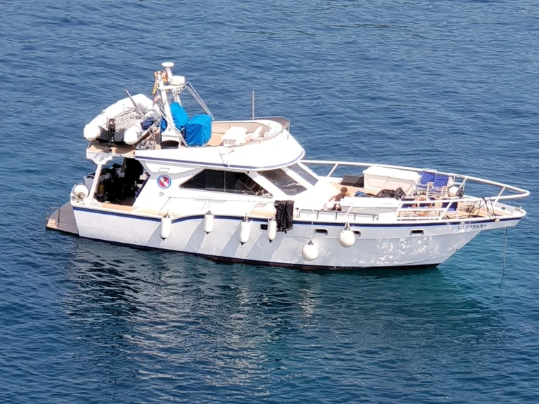 Pronajmout Motorová loď se skipperem či ne Custom Made v Bar