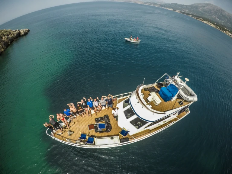 Motorová loď k pronájmu v Bar za nejlepší cenu